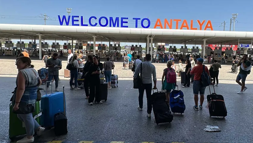 Antalya'da Turist Hedefi 17 Milyon!