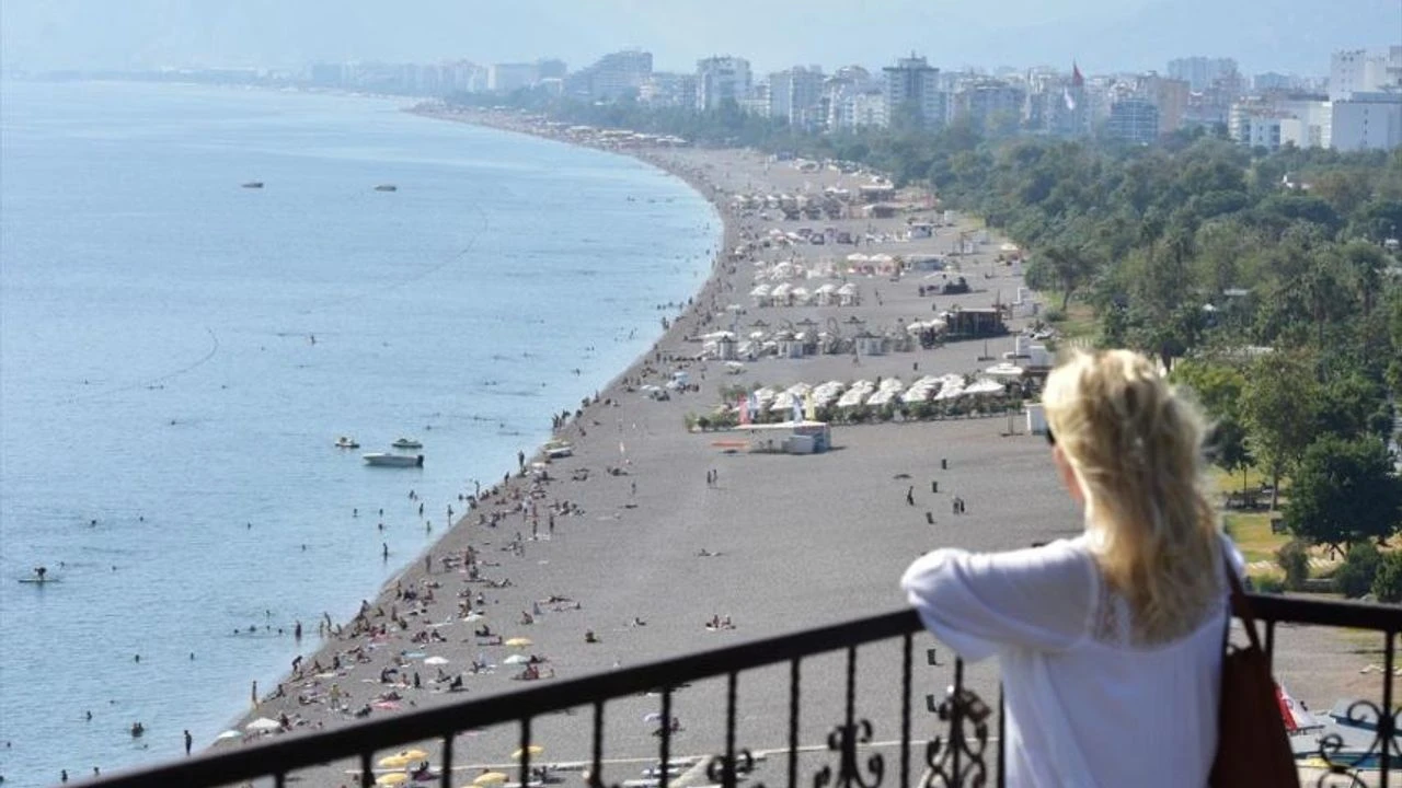 Vizesiz geçiş uygulaması Antalya'ya gelen Rumen turist sayısını yüzde 27 artırdı